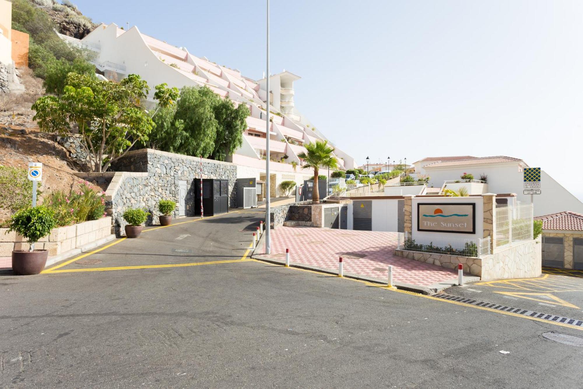 Eden Rentals Sunset Seaviews Residence Адехе Екстериор снимка